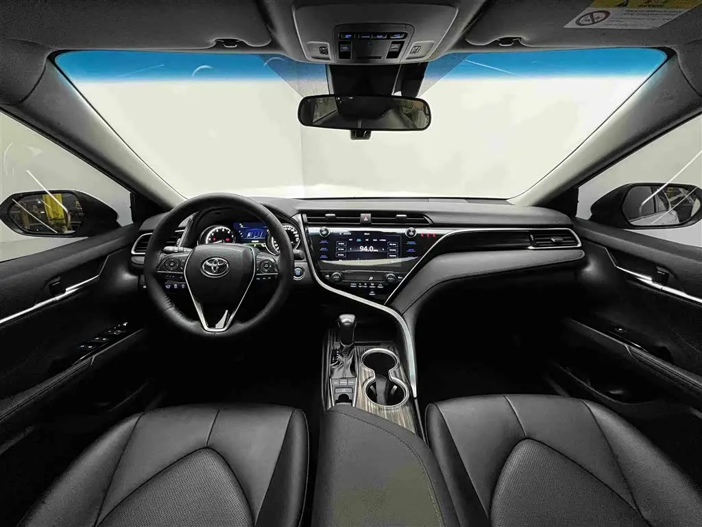 Toyota Camry 2021 — Фото 9/20
