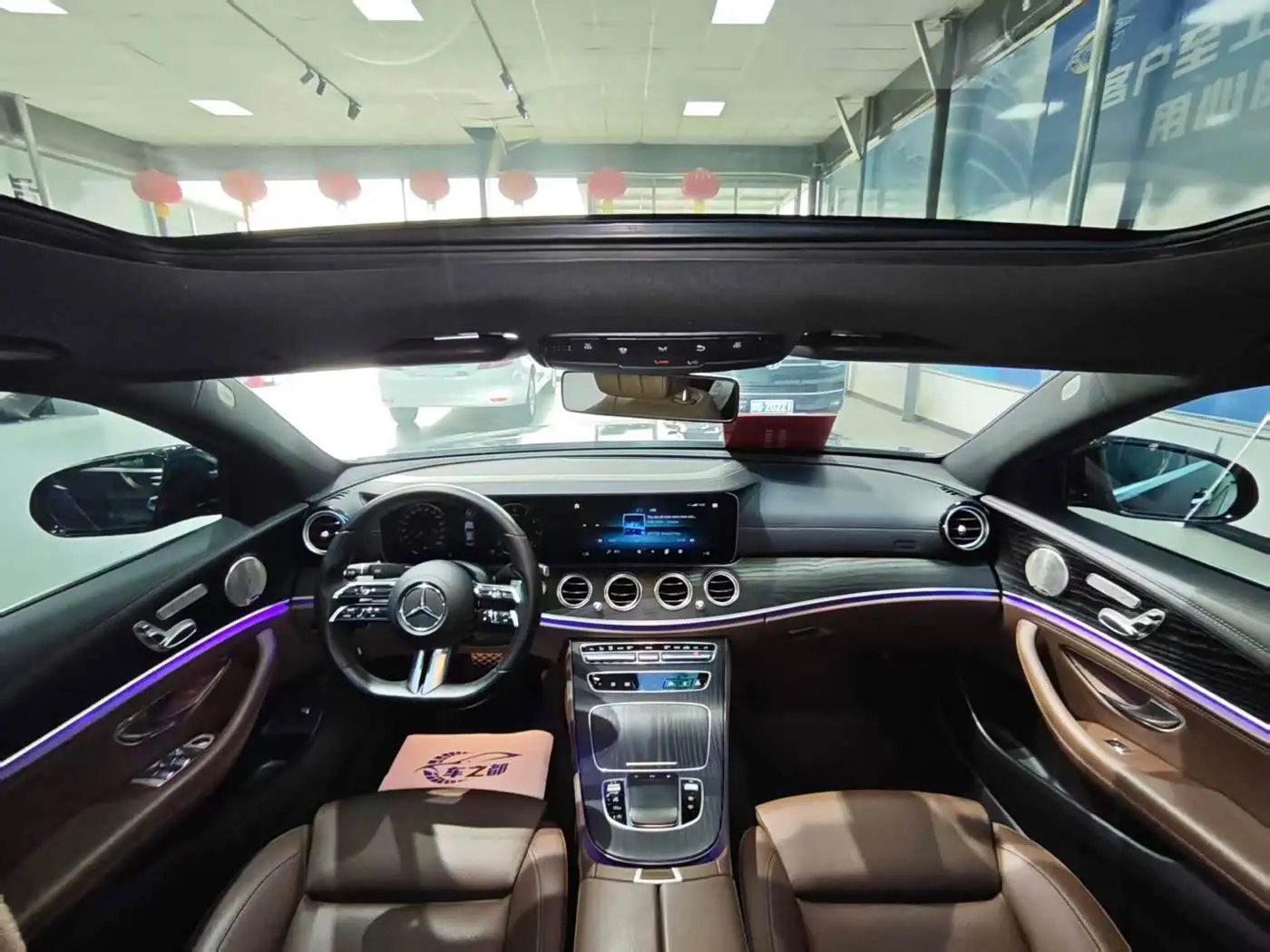 Mercedes-Benz E-Class 2022 — Photo 5/9