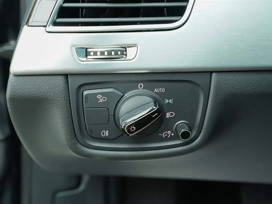 Audi A8 2014 — Photo 13/20