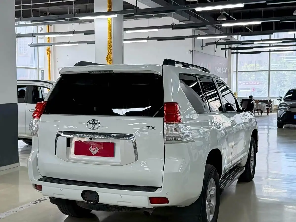 Toyota Prado 2012 — Photo 9/9
