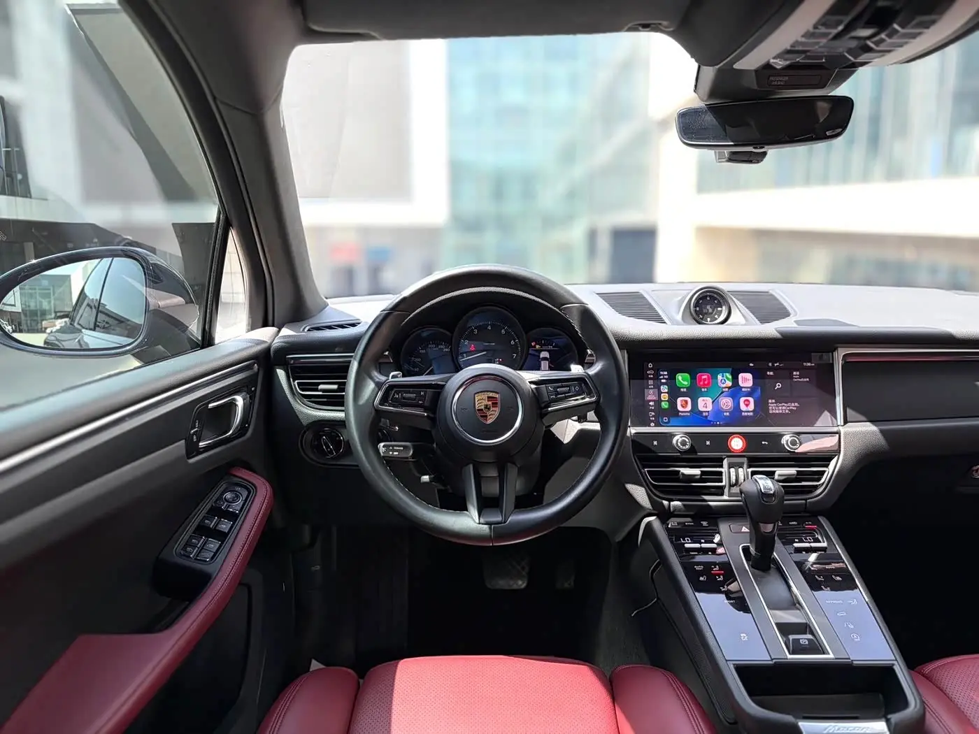 Porsche Macan 2022 — ფოტო 7/15