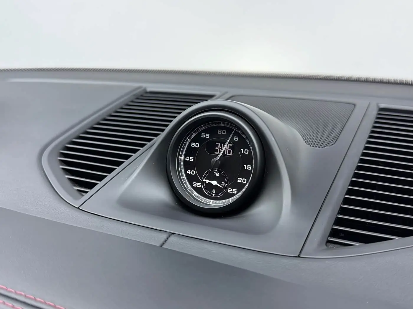 Porsche Macan 2024 — Photo 6/17