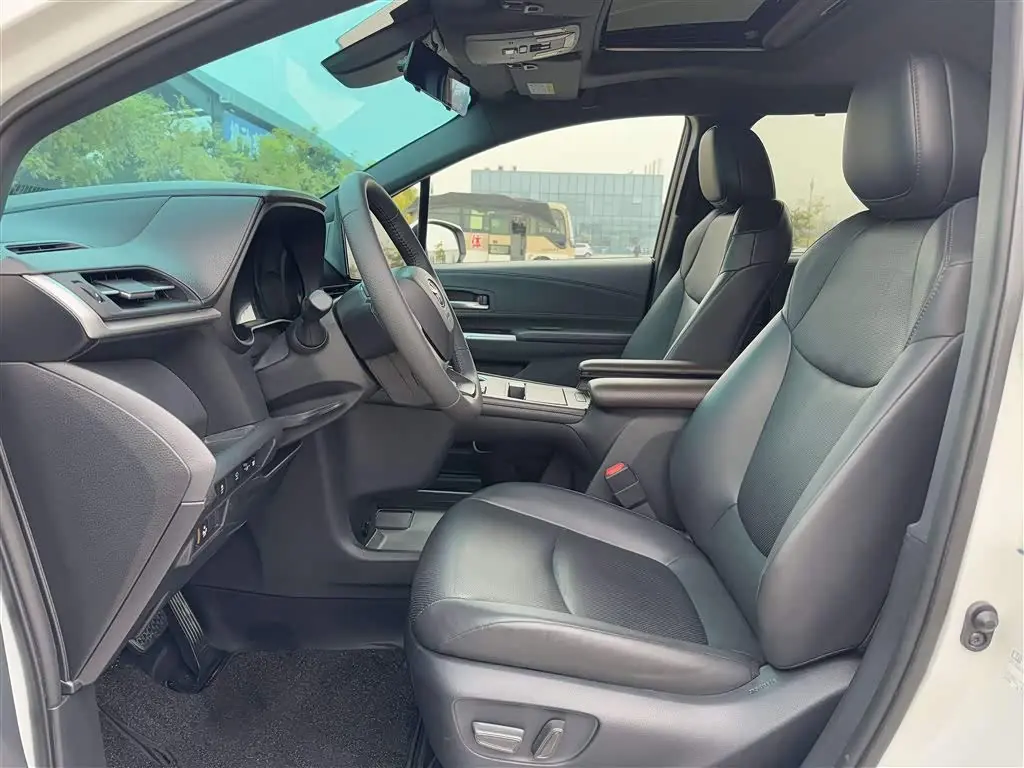 Toyota Granvia 2025 — ფოტო 4/20