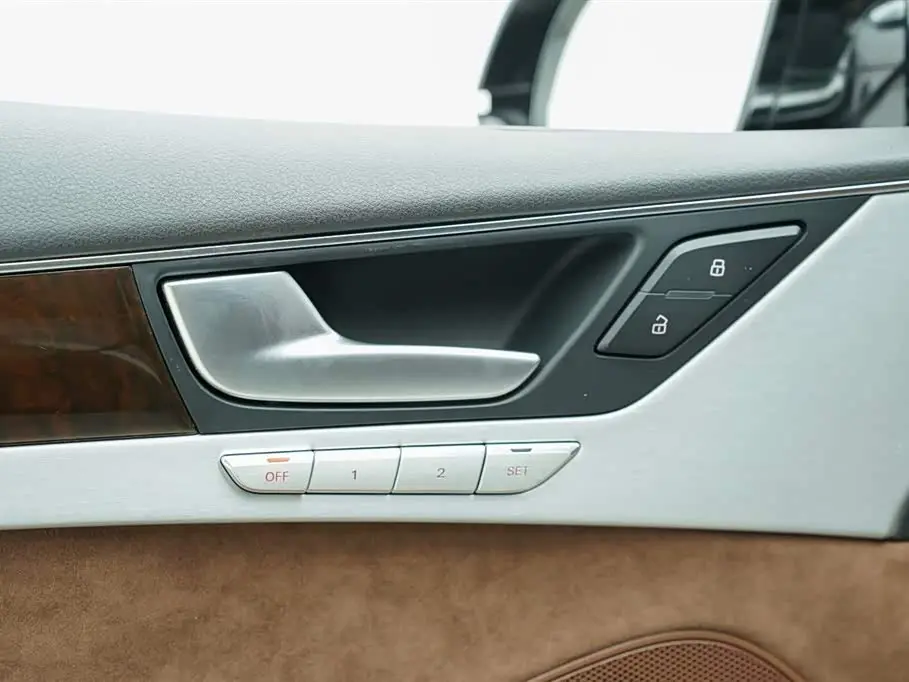 Audi A8 2014 — Photo 15/20