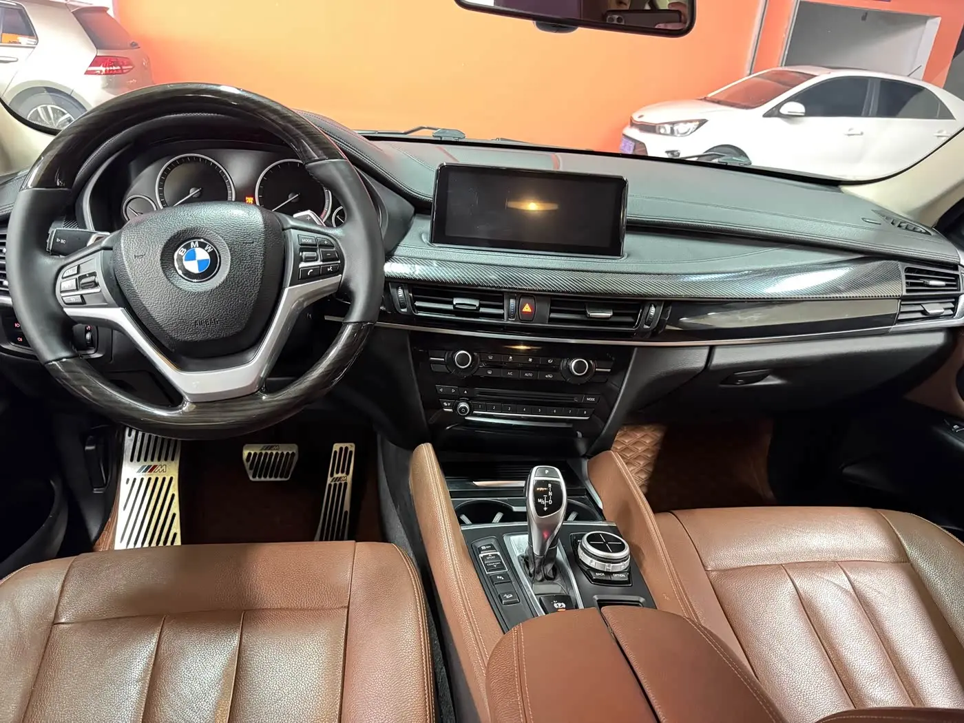 BMW X6 2019 — Photo 12/14