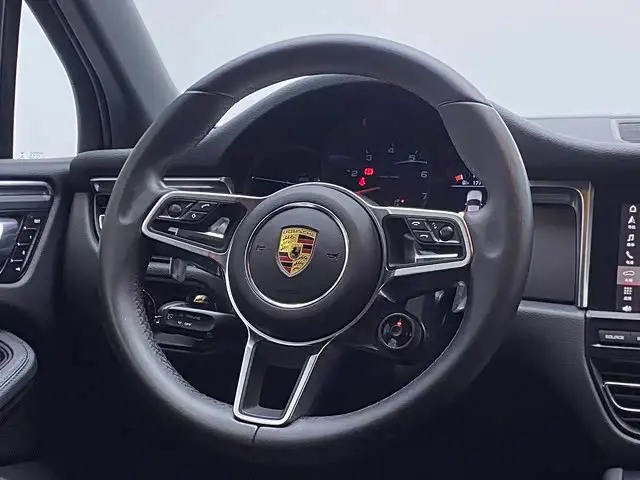 Porsche Macan 2021 — Photo 11/19