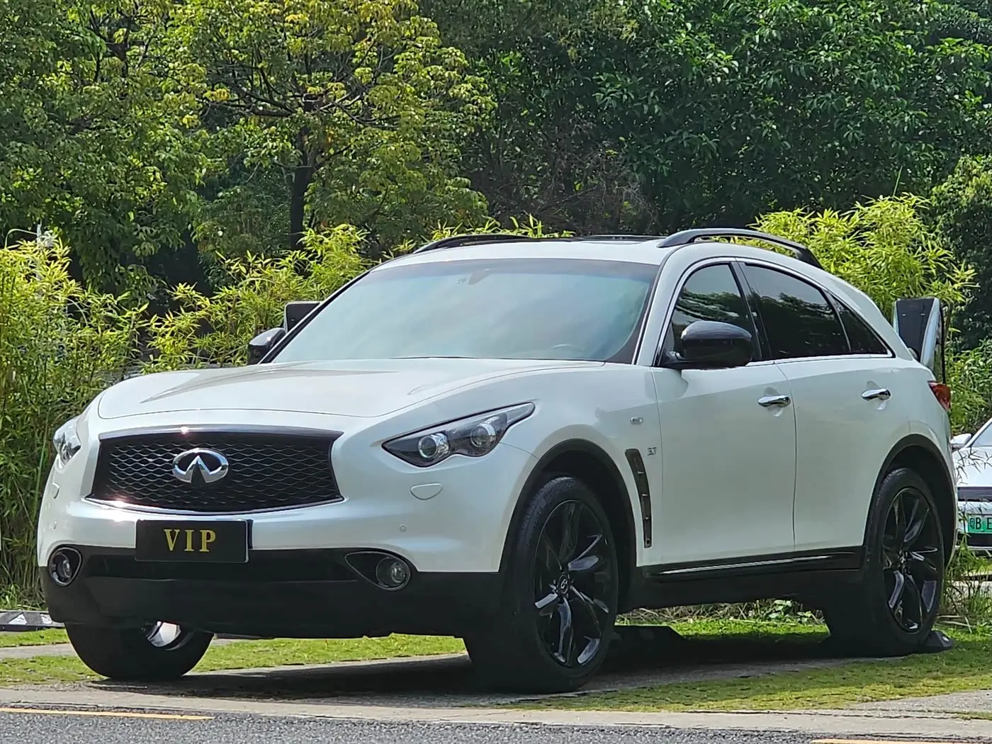 Infiniti QX70 2018 — Фото 1/13