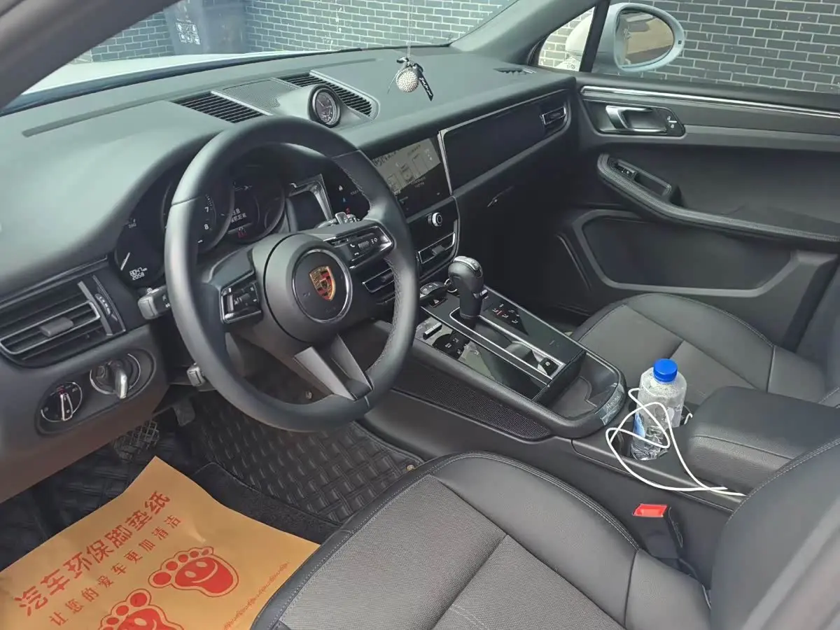 Porsche Macan 2025 — Photo 2/10
