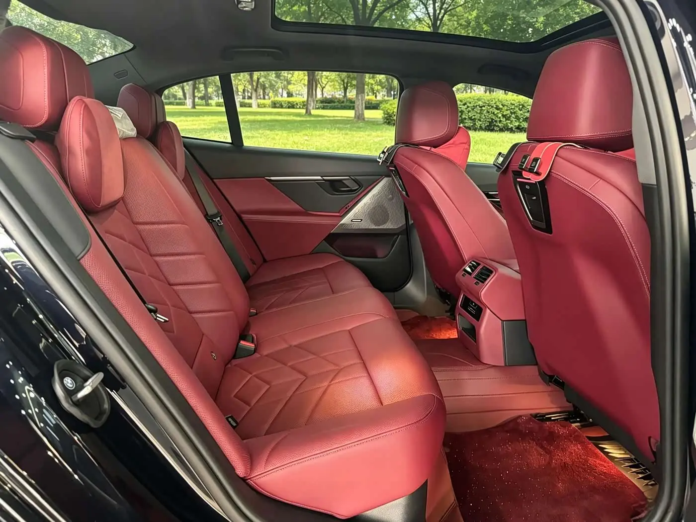 BMW 5 Series 2025 — Photo 13/15