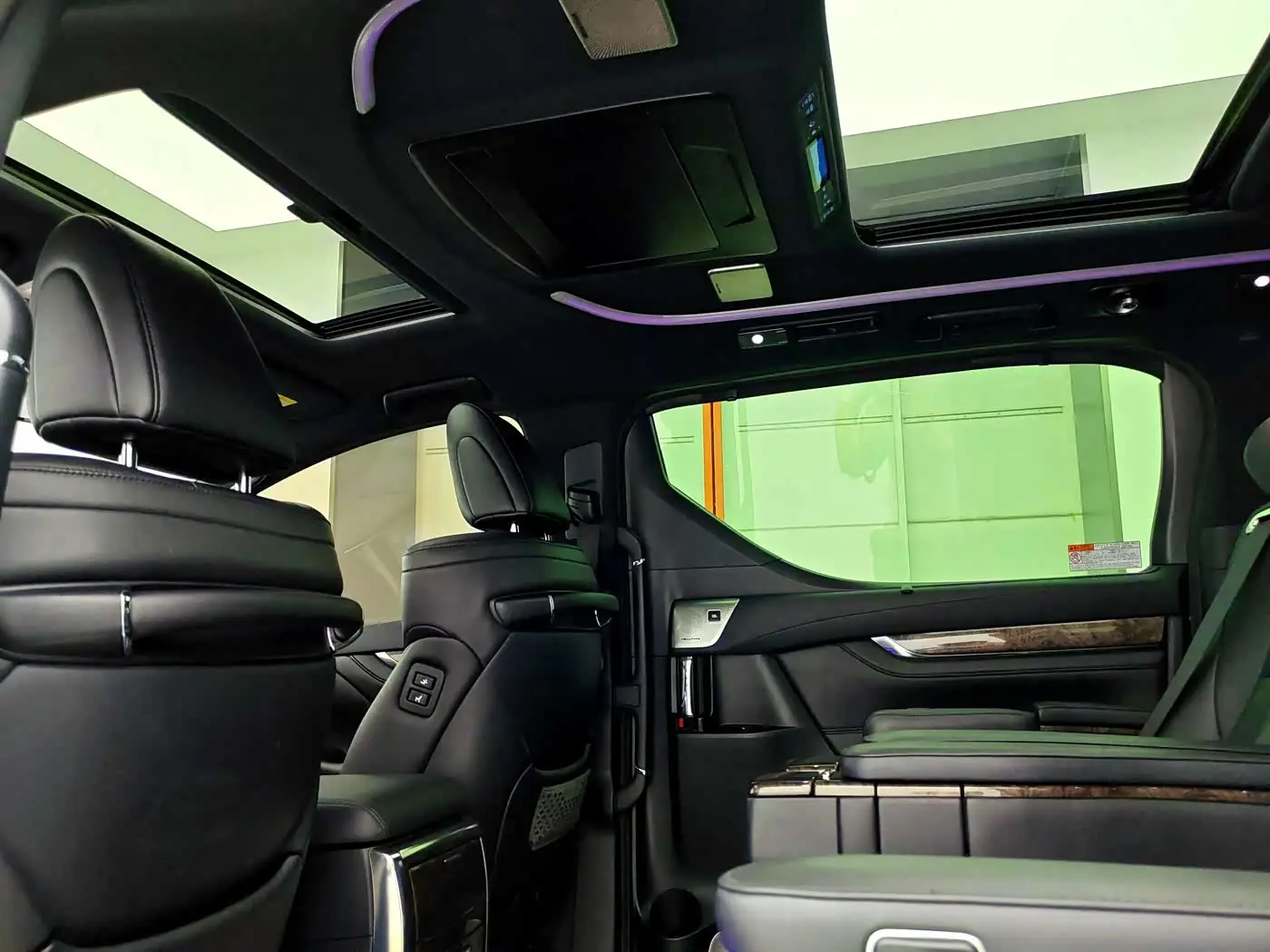 Toyota Vellfire 2021 — ფოტო 9/20