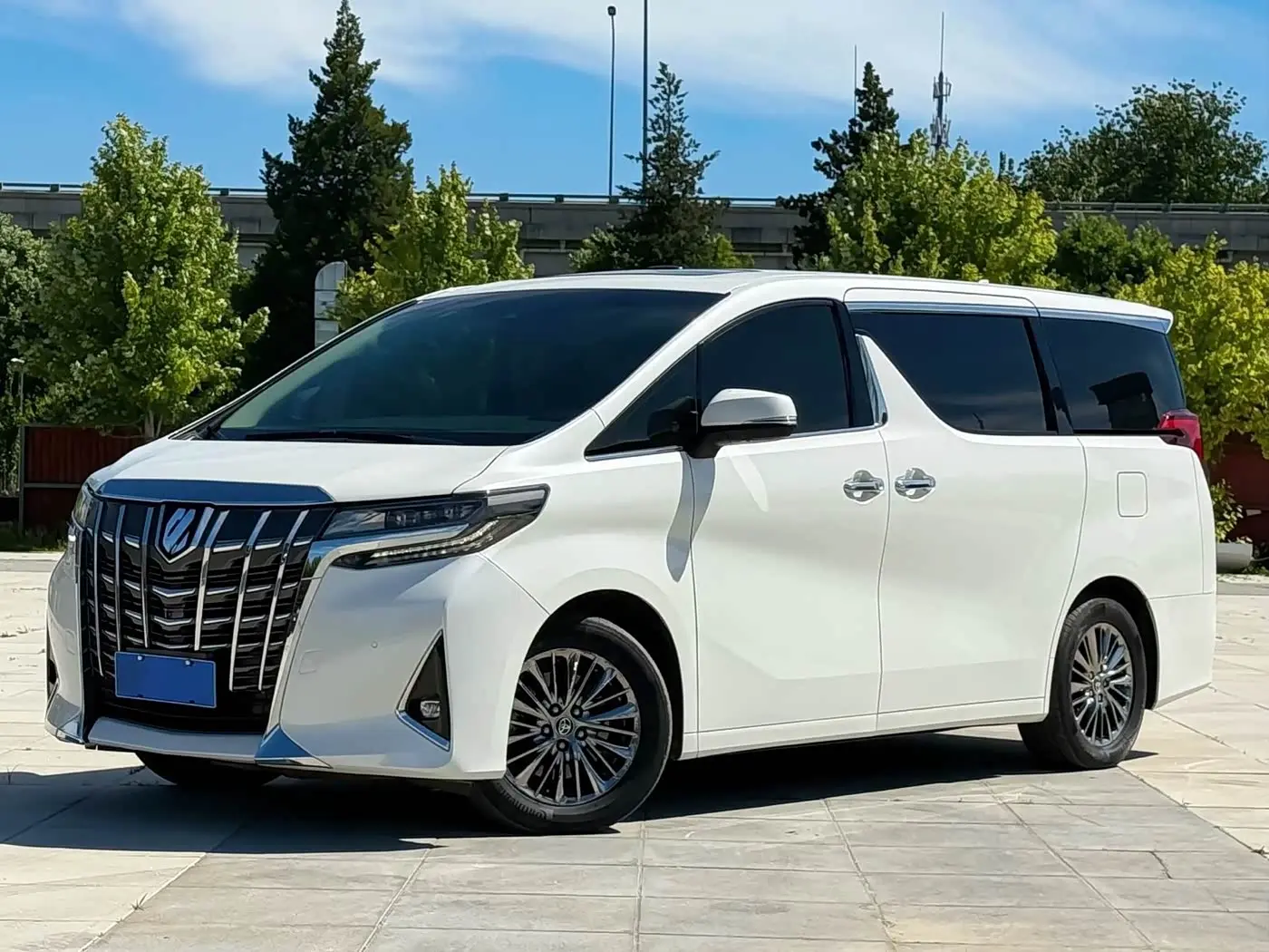 Toyota Alphard 2021 — Photo 3/17