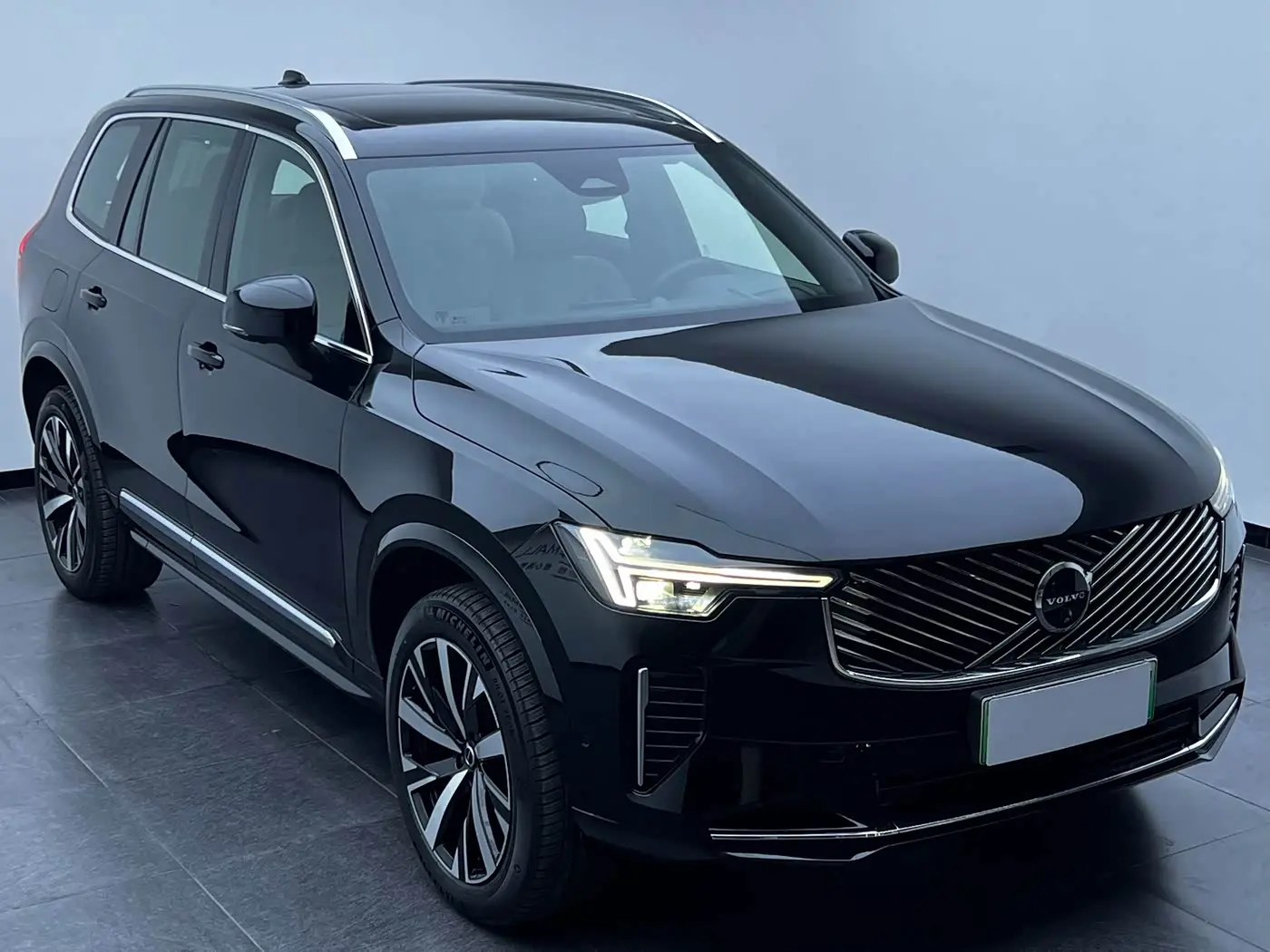 Volvo XC90 Plug-in Hybrid 2025 — Фото 3/20