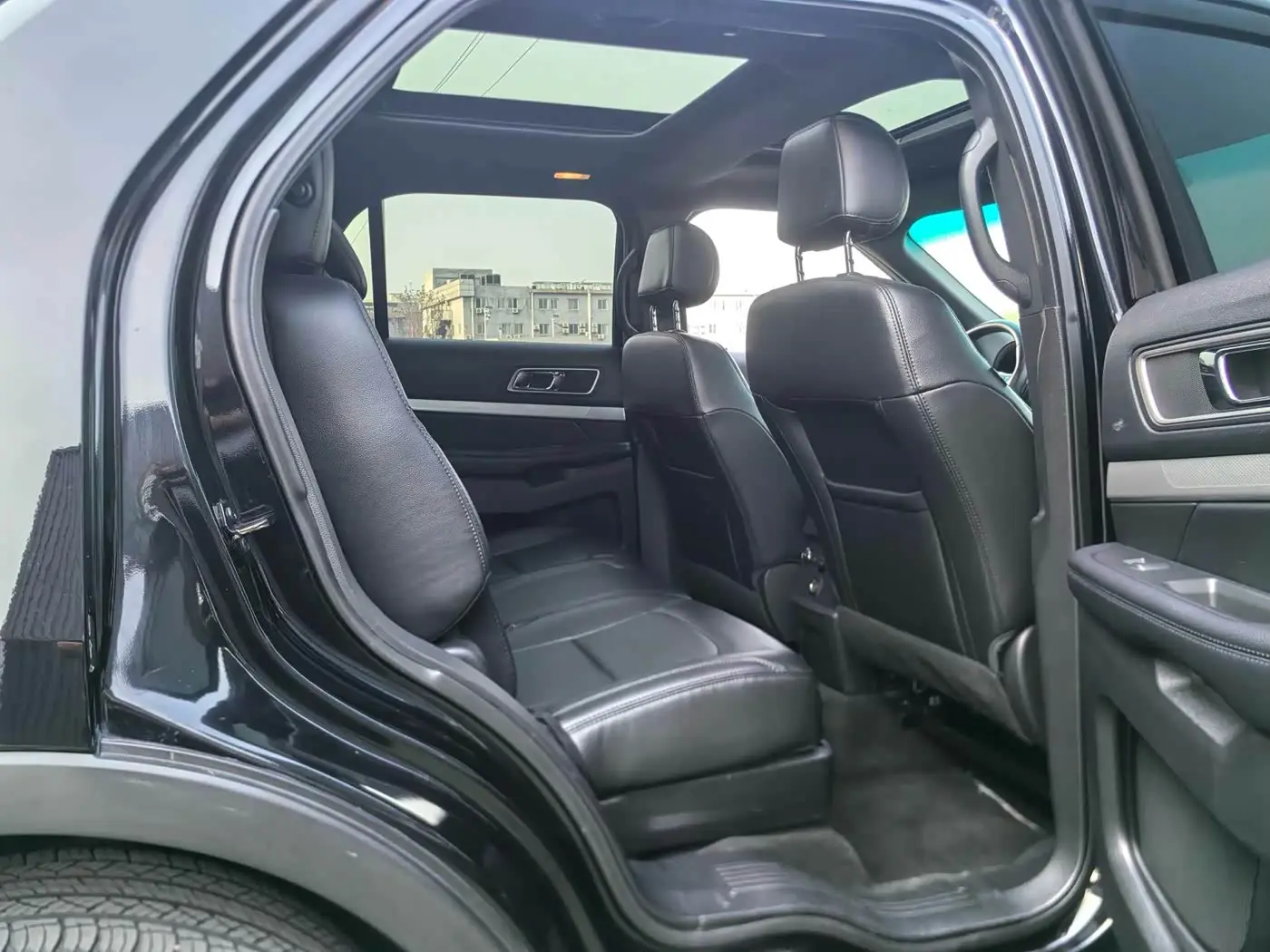 Ford Explorer 2016 — Photo 14/20