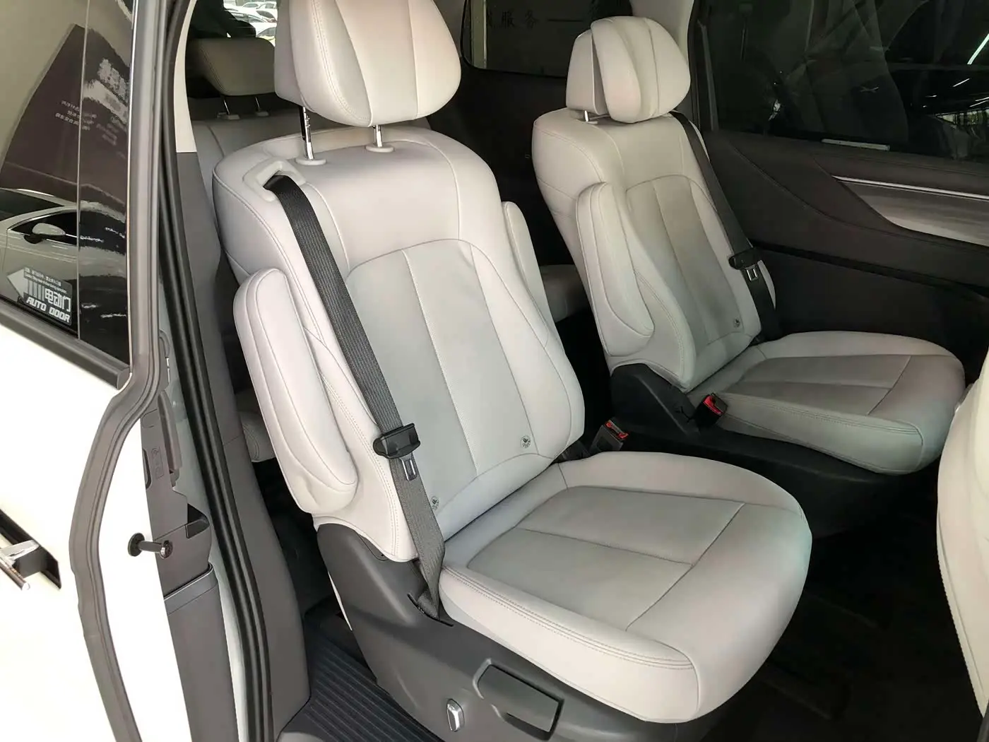 Buick GL8 2025 — Photo 19/20