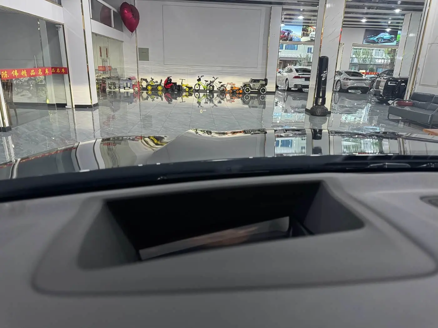 BMW X5 2023 — Photo 8/13