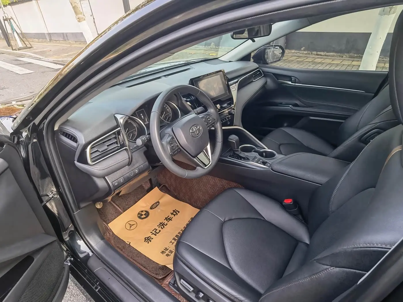 Toyota Camry 2023 — Photo 7/9