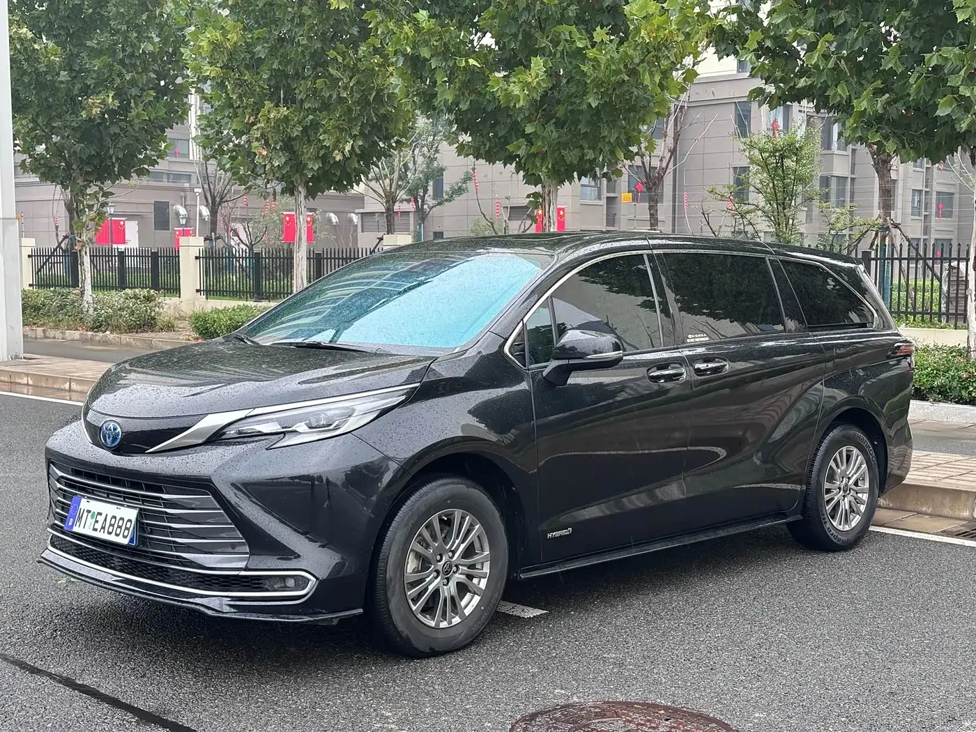 Toyota Sienna 2022 — Şəkil 1/10