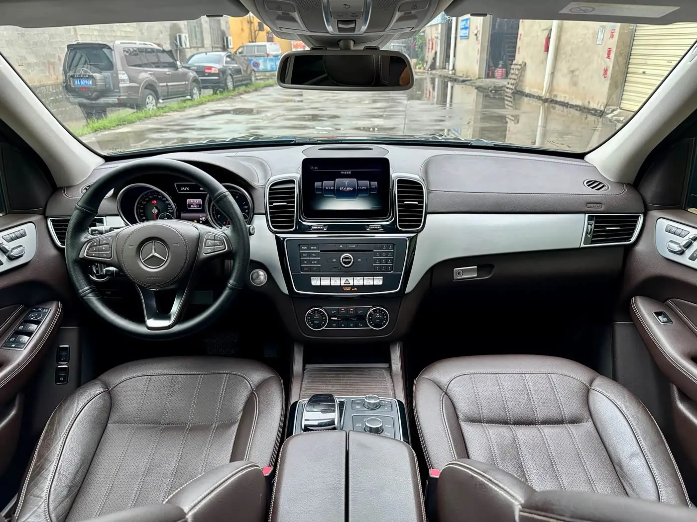 Mercedes-Benz GLS 2016 — Photo 12/20