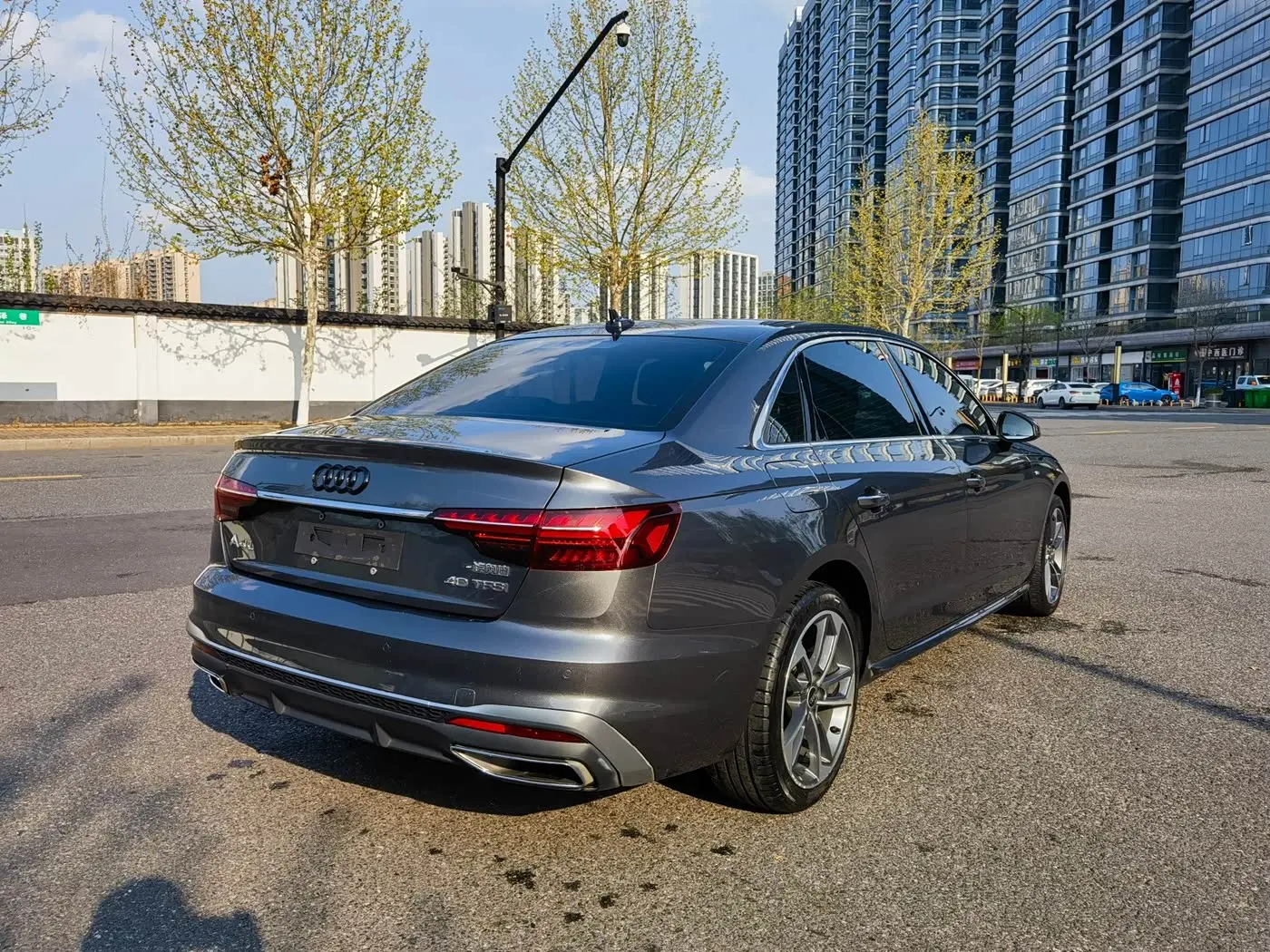 Audi A4L 2023 — Фото 4/8