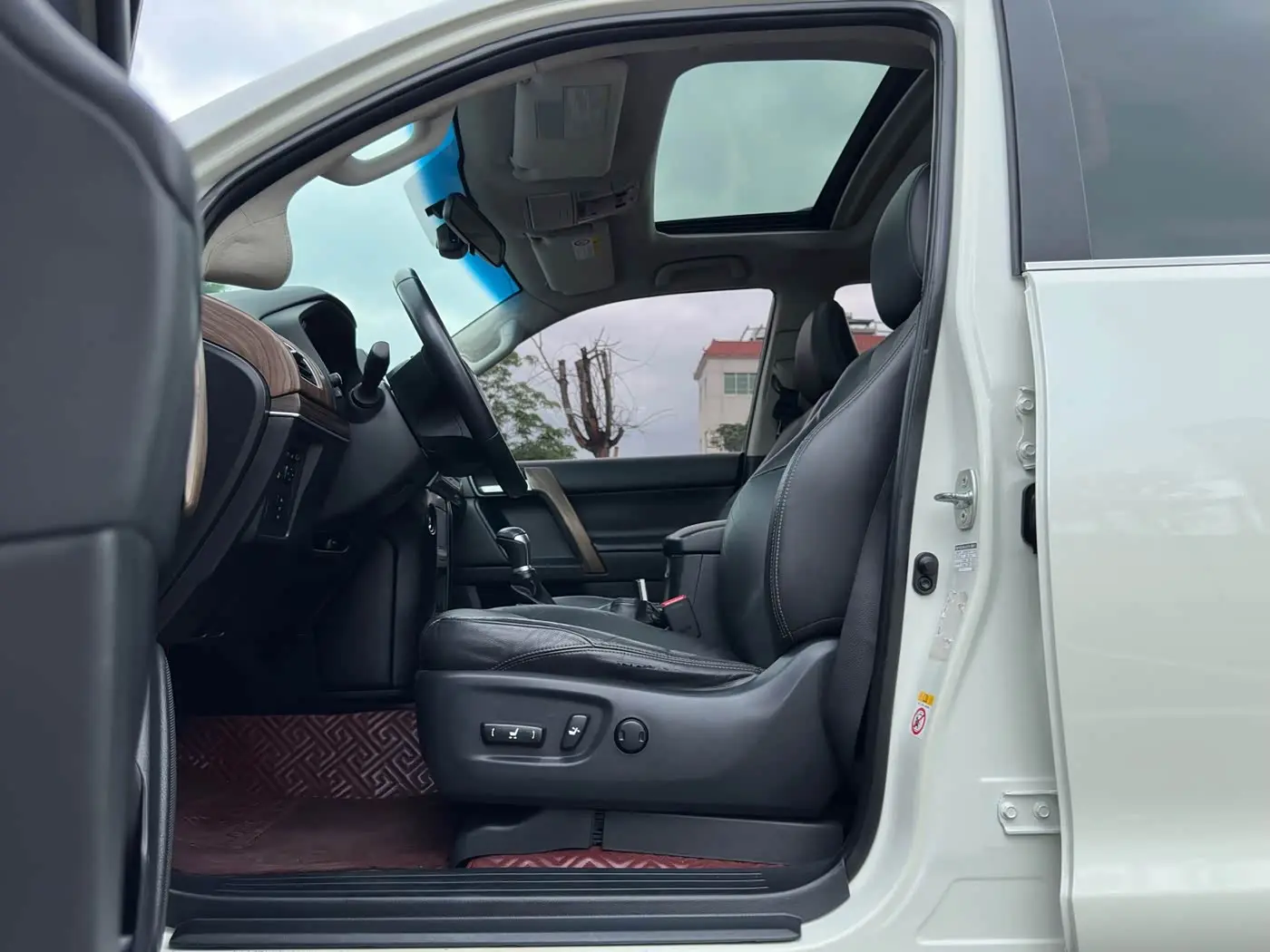 Toyota Prado 2018 — ფოტო 8/18