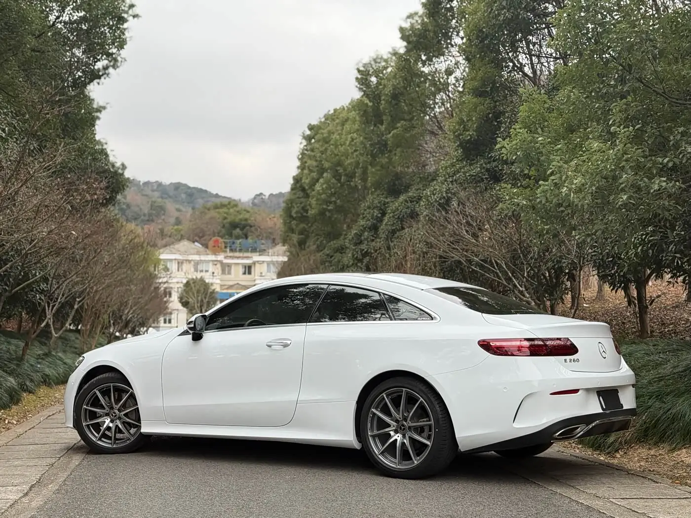 Mercedes-Benz E-Class 2023 — Photo 6/18