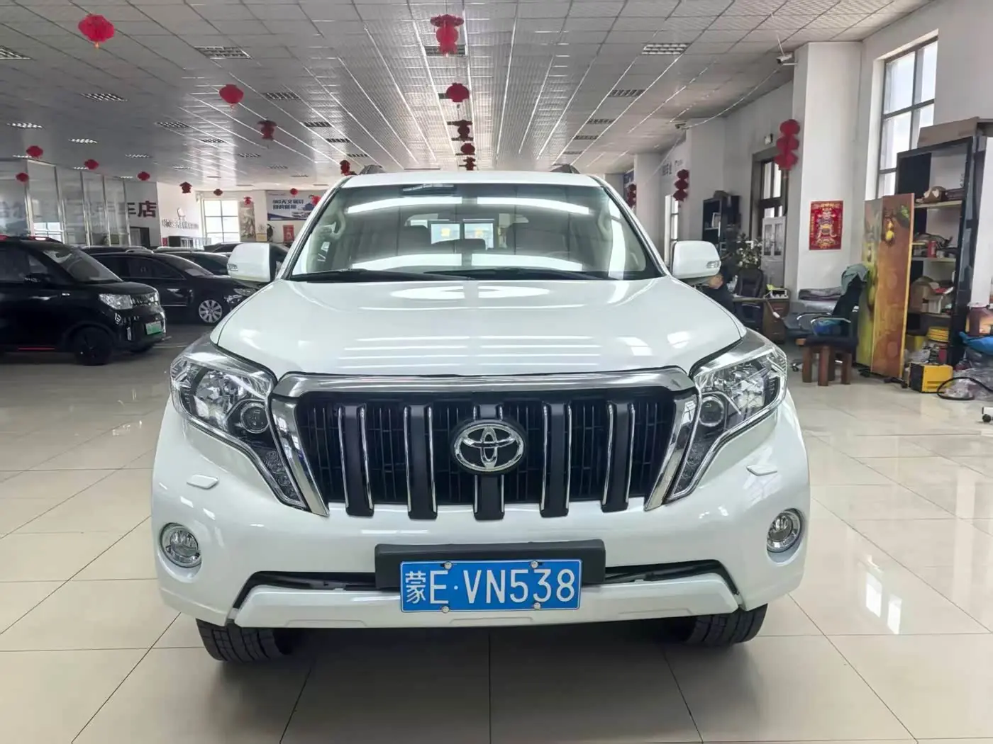 Toyota Prado 2012 — Photo 2/16