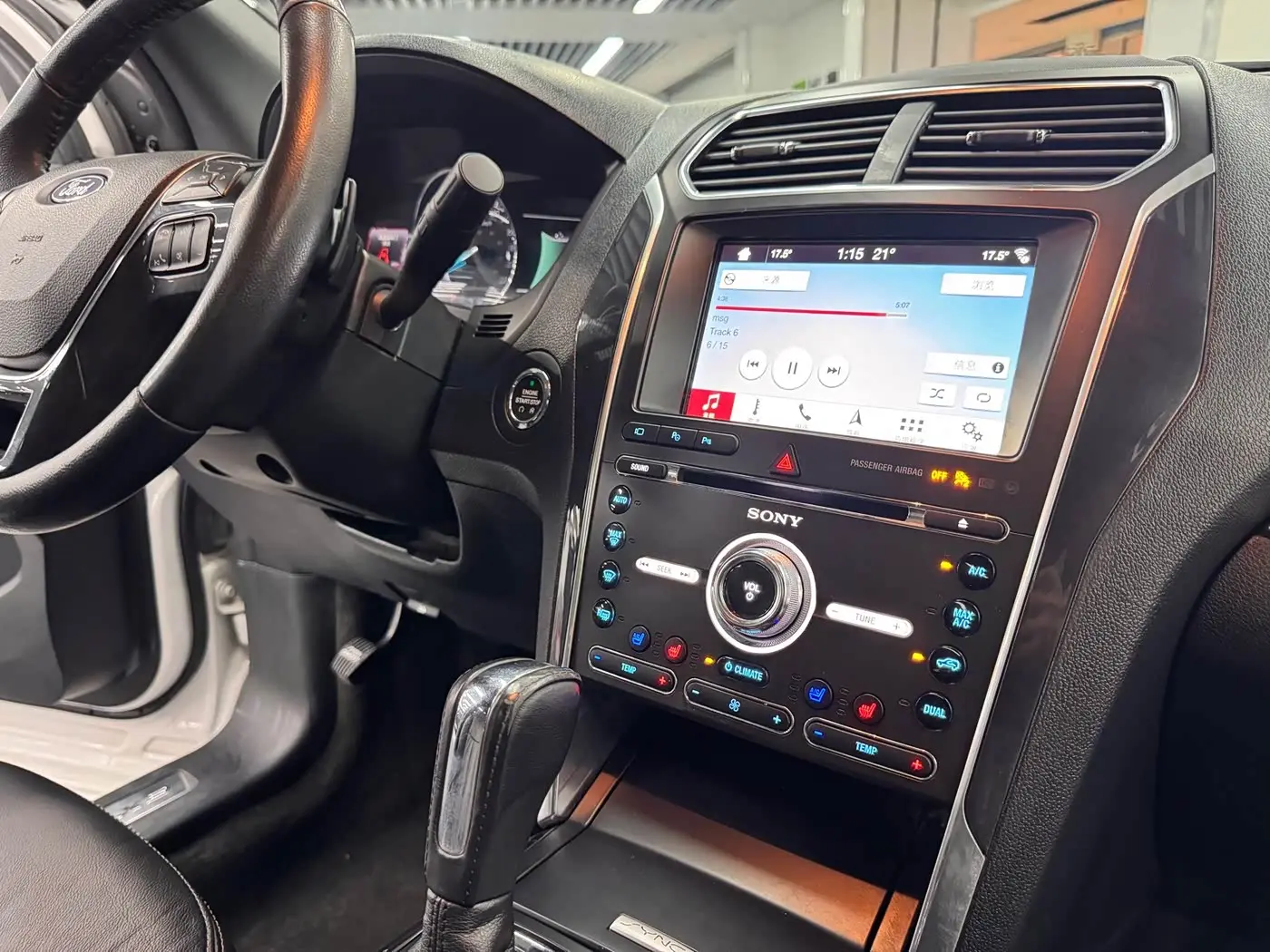 Ford Explorer 2018 — Photo 13/14