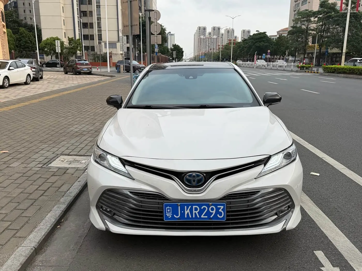 Toyota Camry 2021 — Şəkil 2/9
