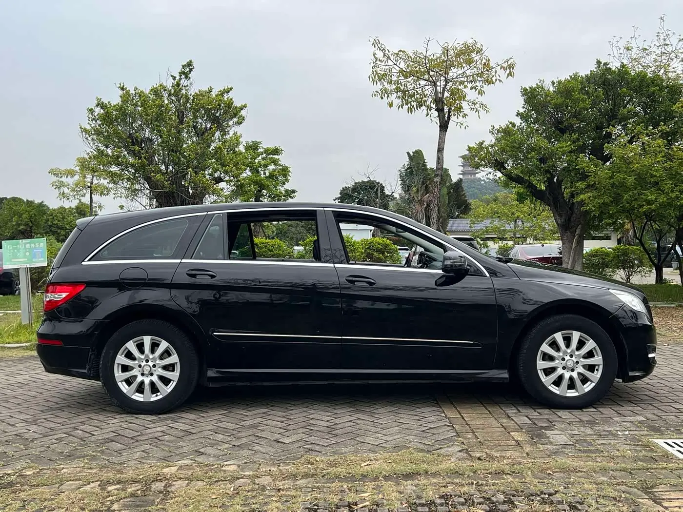Mercedes-Benz R-Class 2016 — Photo 7/16
