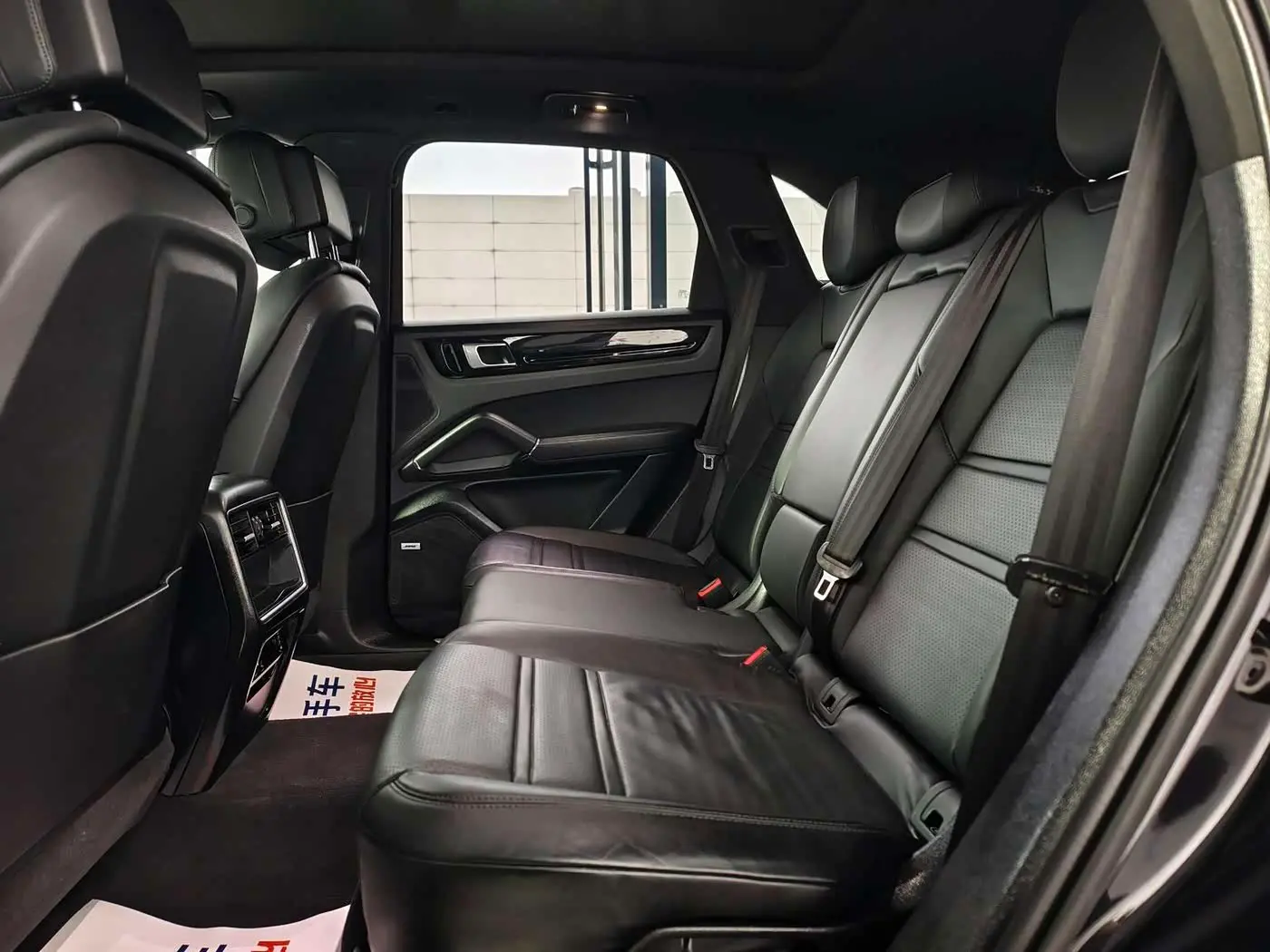 Porsche Cayenne 2019 — Photo 7/16