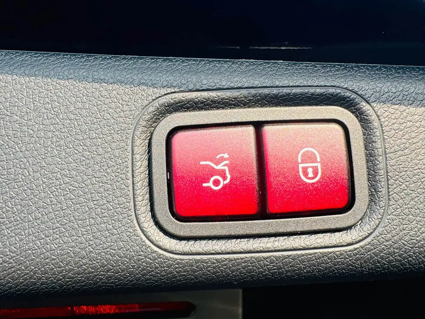 Mercedes-Benz E-Class 2022 — Photo 12/20