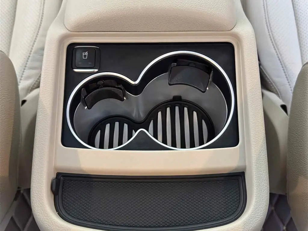 Mercedes-Benz V-Class 2021 — Photo 12/17