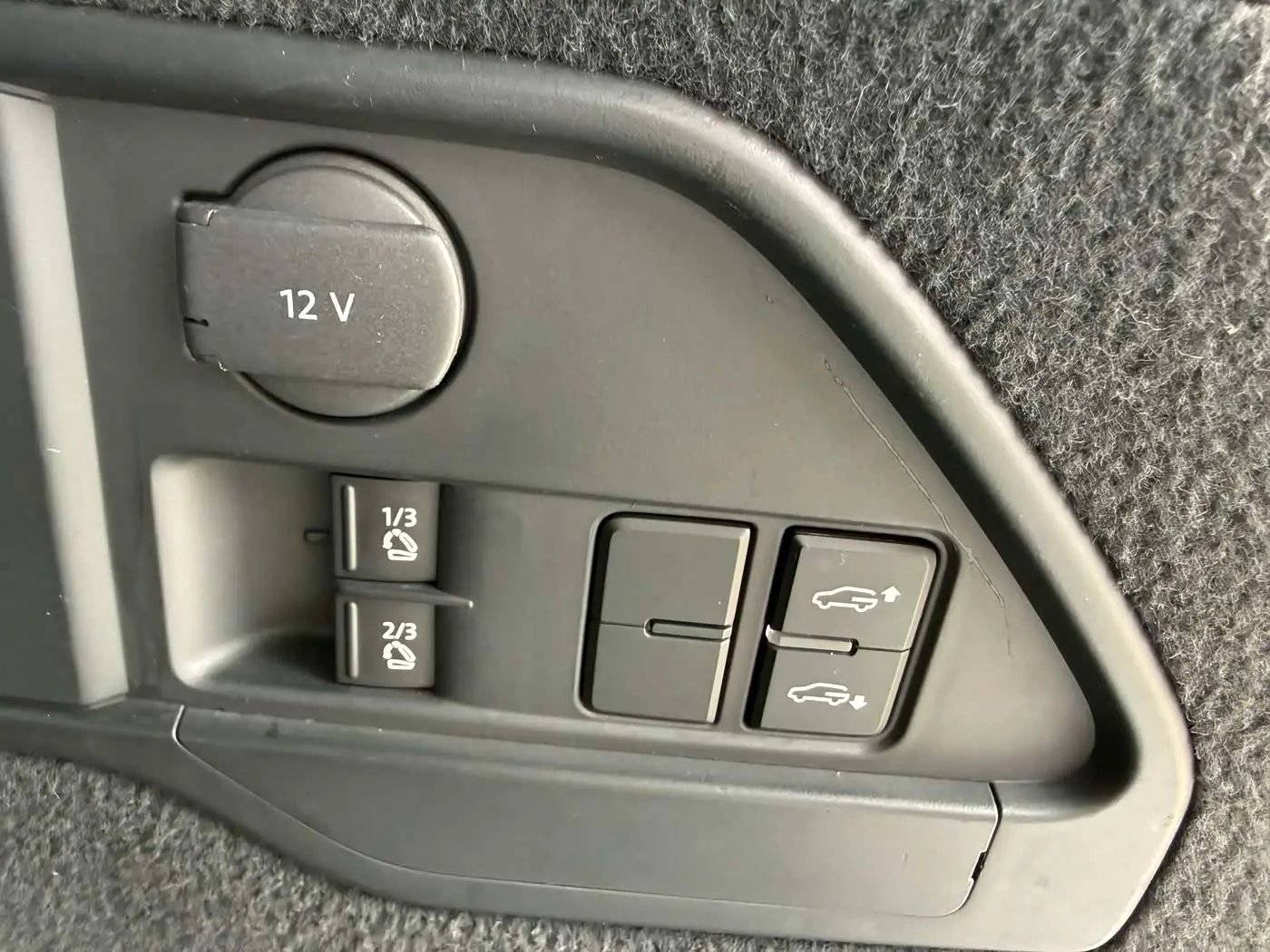 Volkswagen Touareg 2012 — Photo 17/20