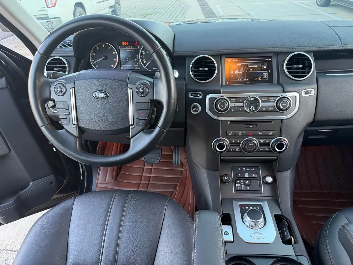 Land Rover Discovery 2015 — Фото 13/15