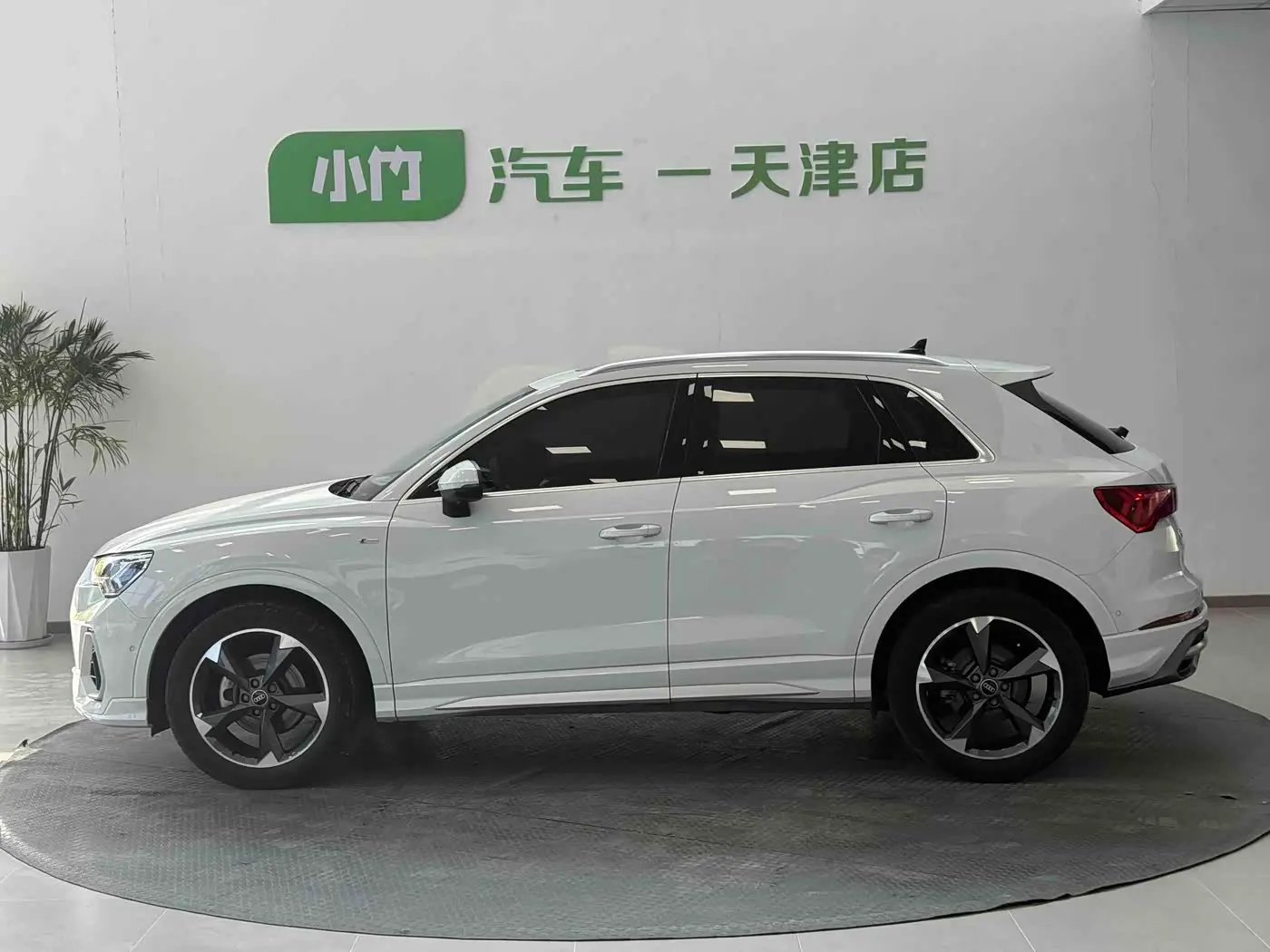 Audi Q3 2022 — Фото 8/20
