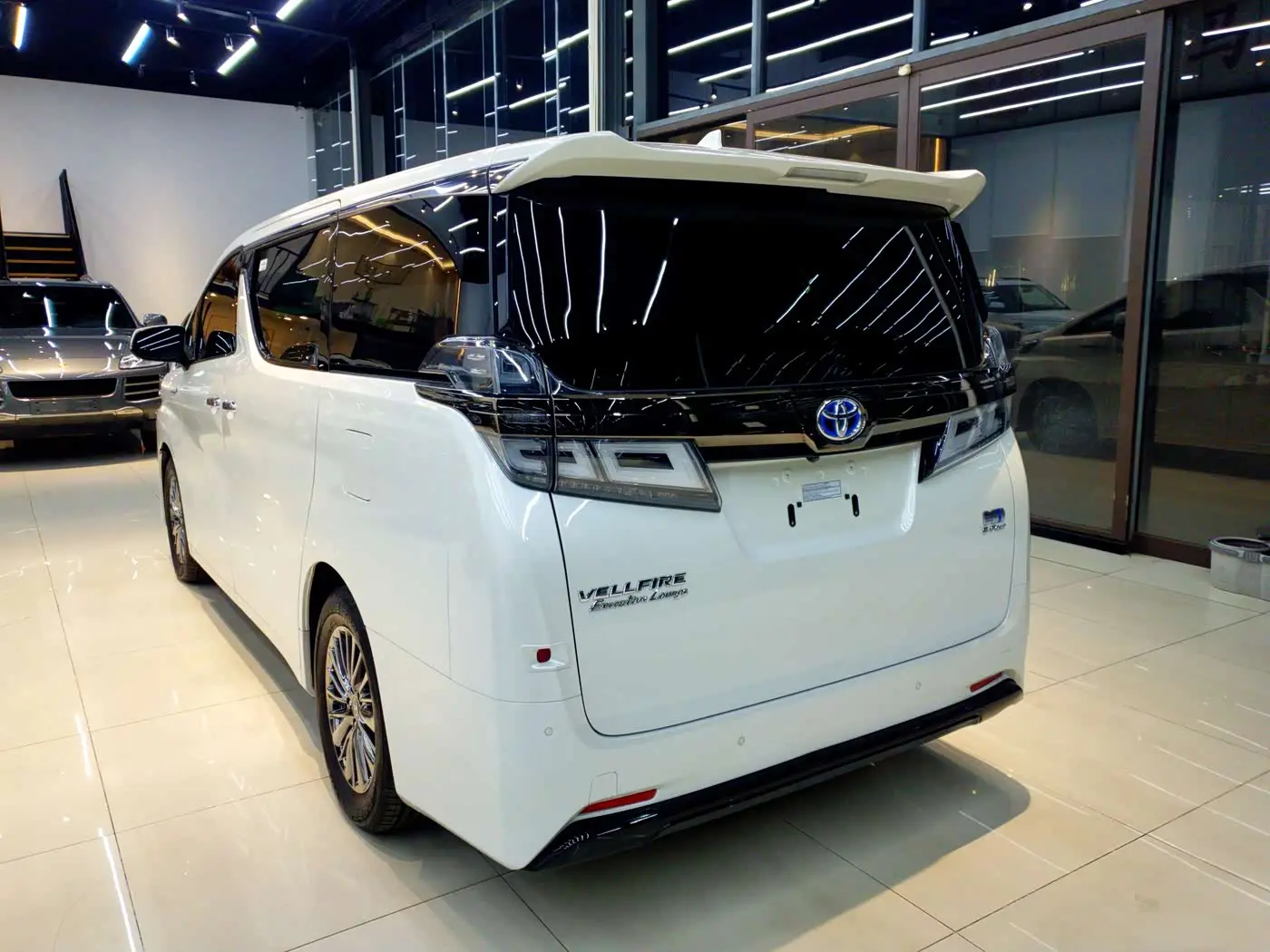 Toyota Vellfire 2021 — Photo 4/20