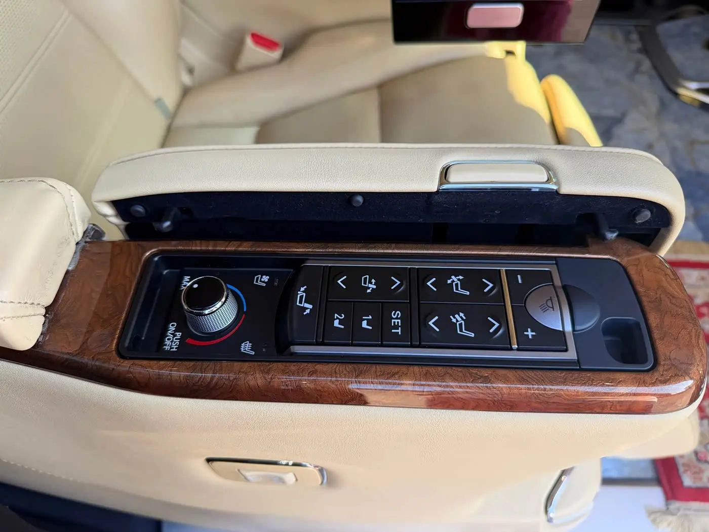 Toyota Alphard 2015 — Photo 12/15