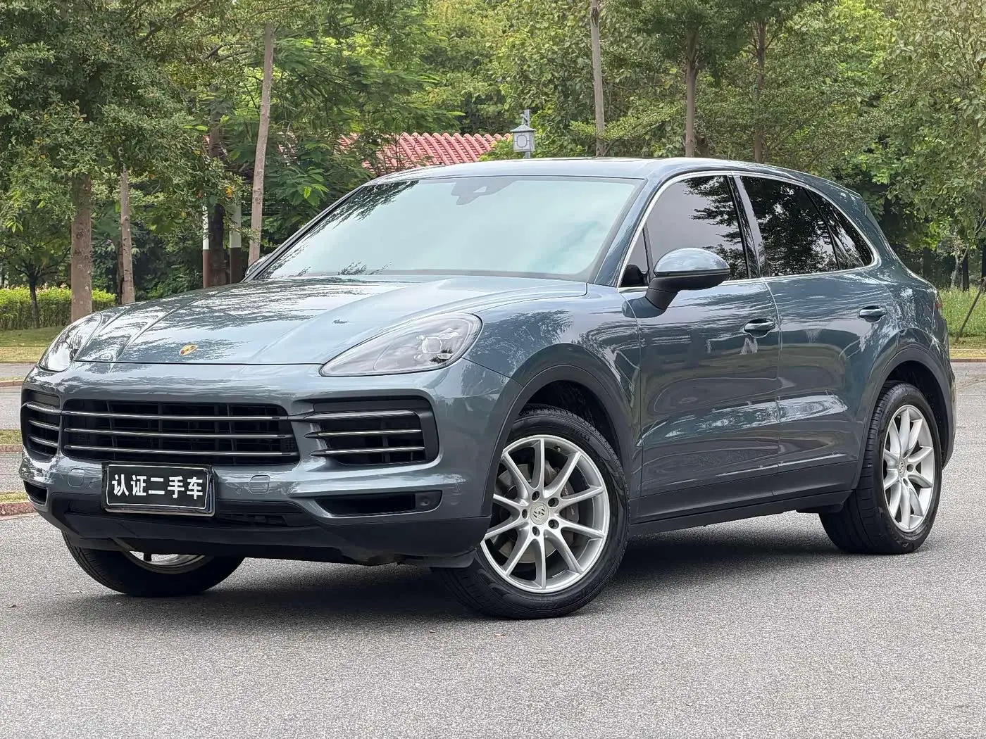Porsche Cayenne 2019 — Photo 1/8