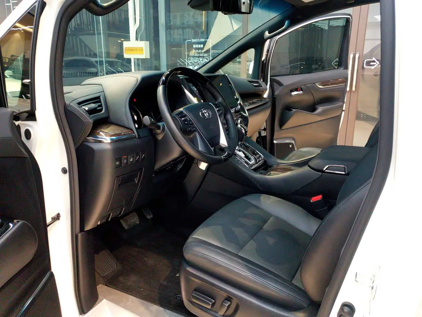 Toyota Vellfire 2021 — Photo 10/20