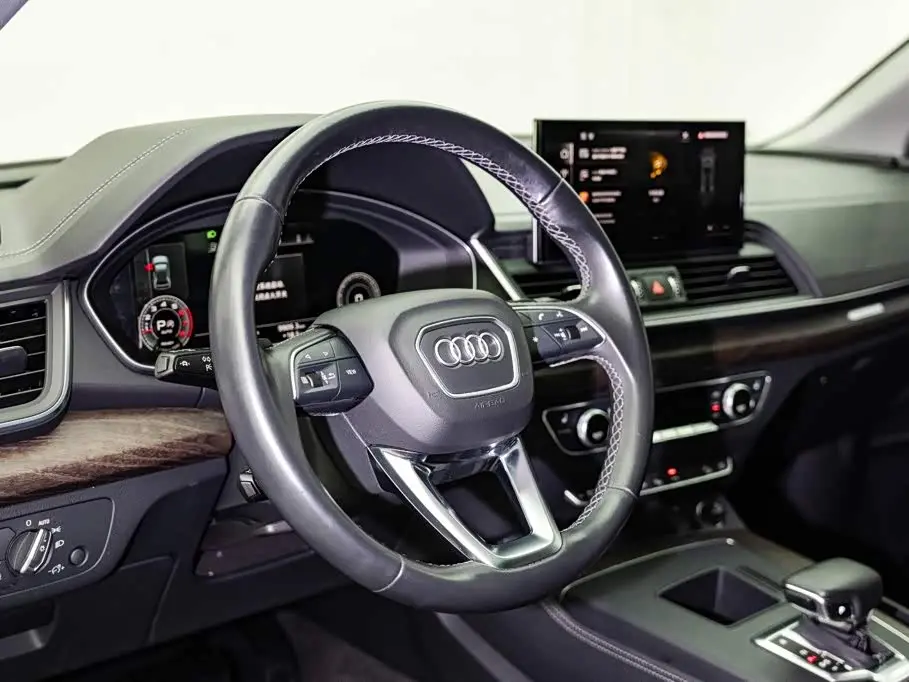 Audi Q5L 2021 — Photo 7/20