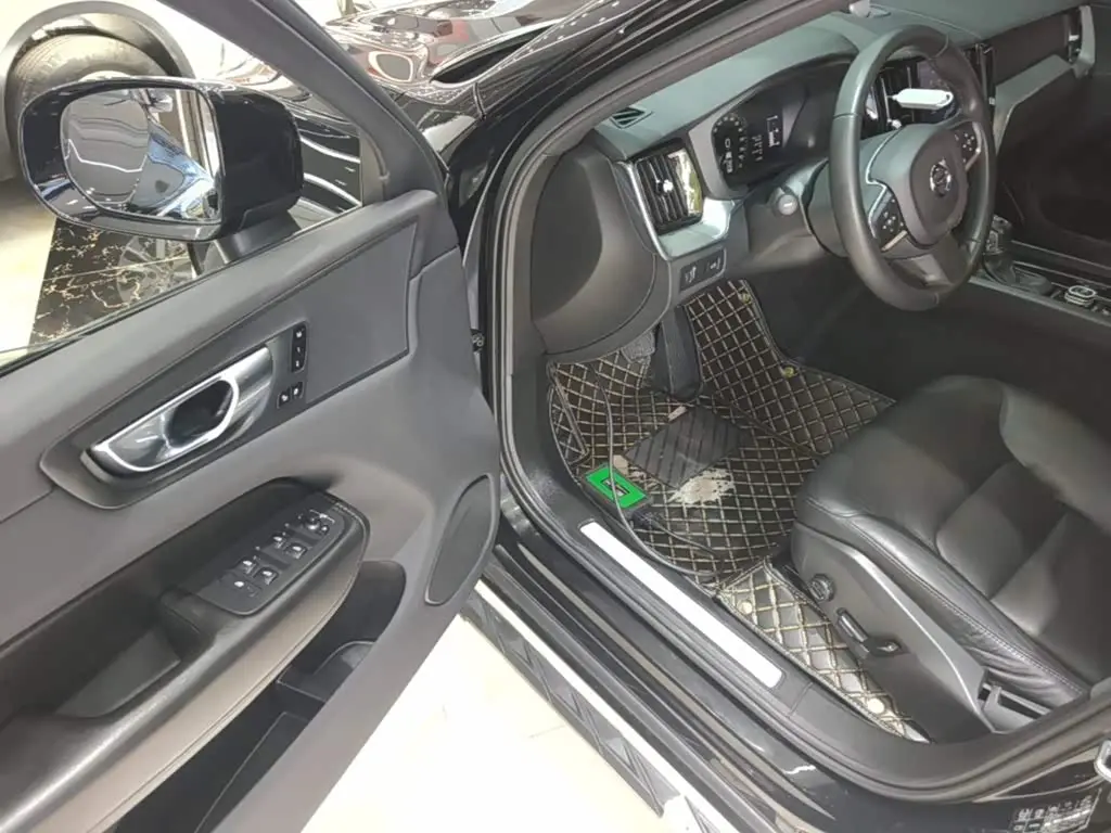 Volvo XC60 2021 — Фото 16/20