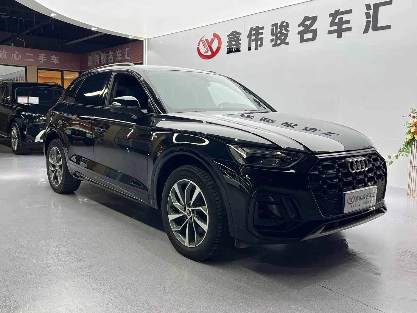 Audi Q5L 2023 — Фото 4/18