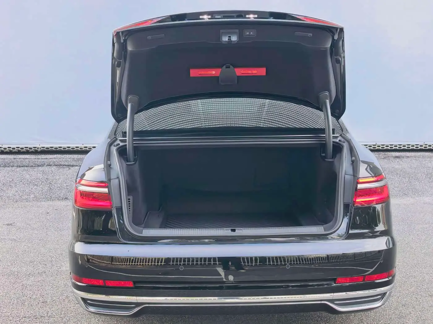 Audi A8 2022 — Photo 6/18