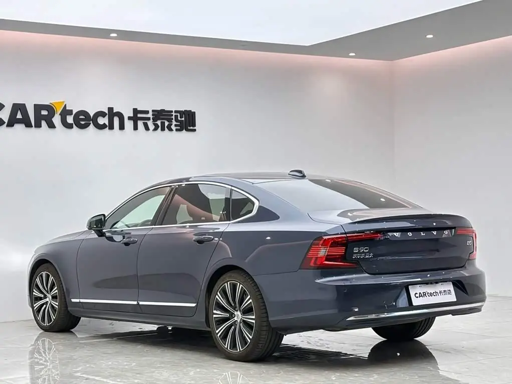 Volvo S90 2024 — Фото 3/16