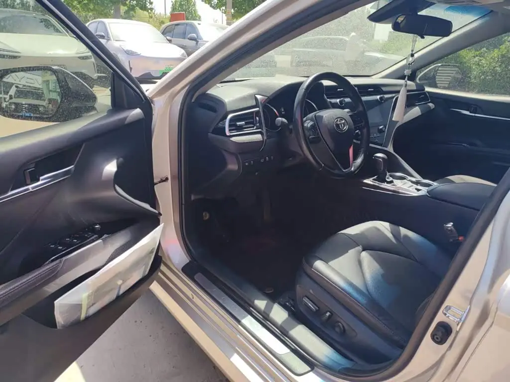 Toyota Camry 2020 — ფოტო 15/19
