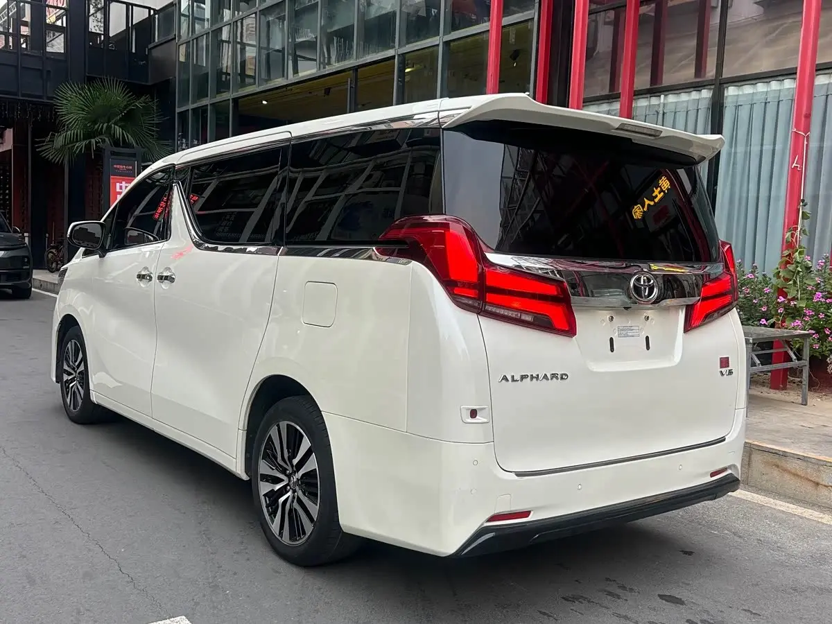 Toyota Alphard 2018 — Photo 4/20