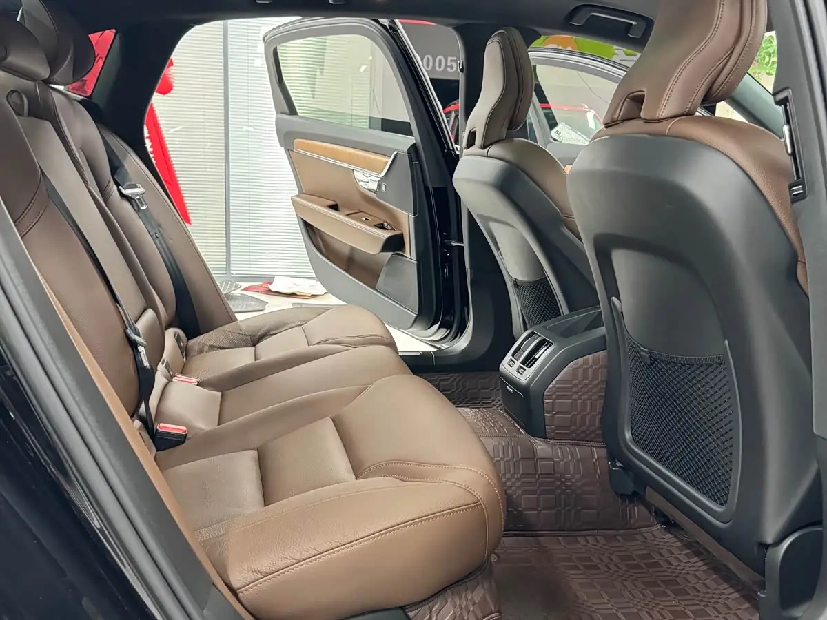 Volvo S90 2023 — Photo 19/20