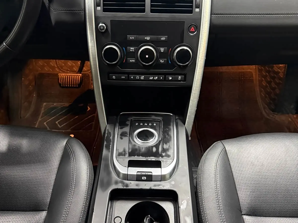 Land Rover Discovery Sport 2019 — Фото 12/20