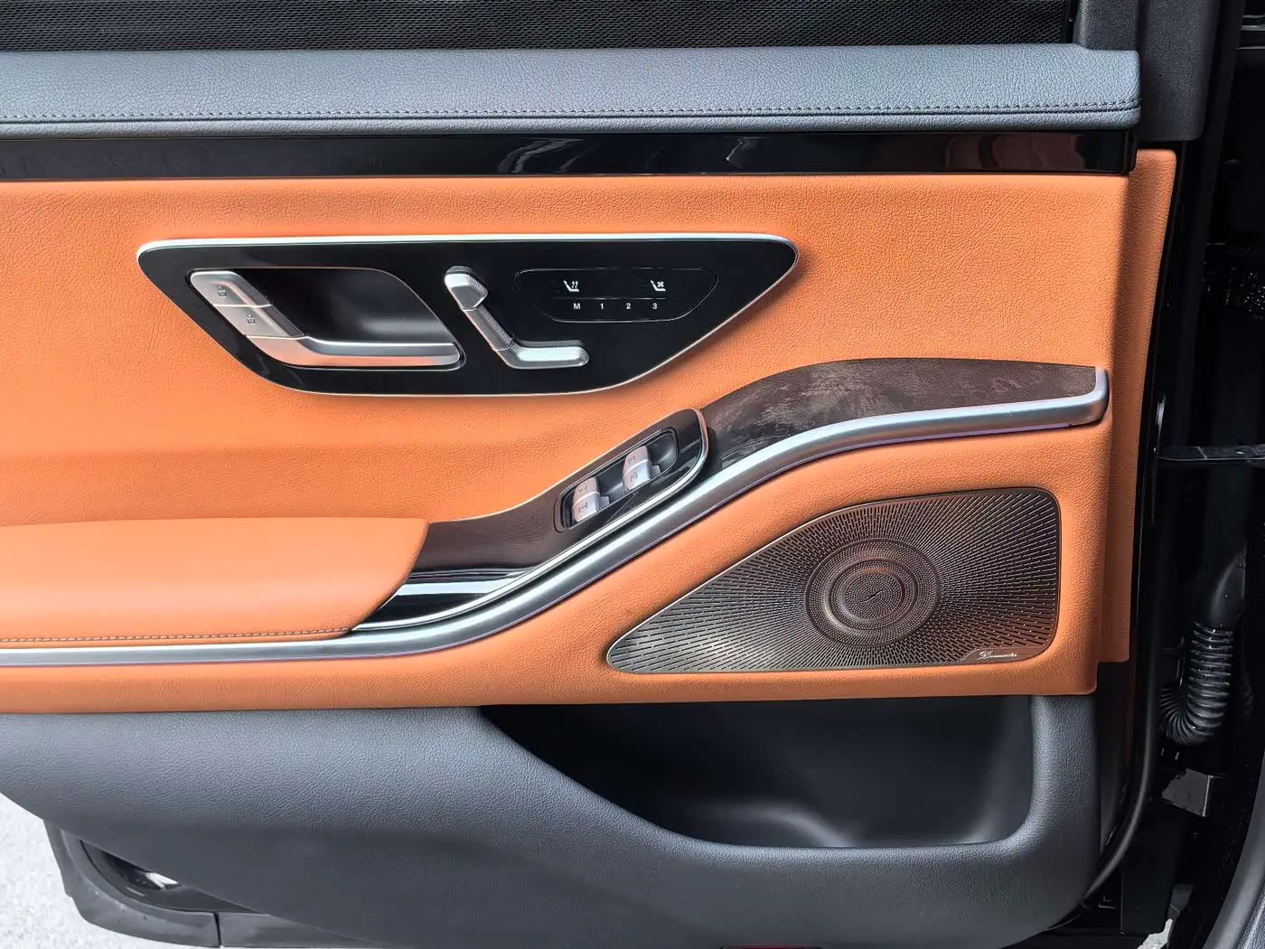 Mercedes-Benz S-Class 2023 — Photo 14/16
