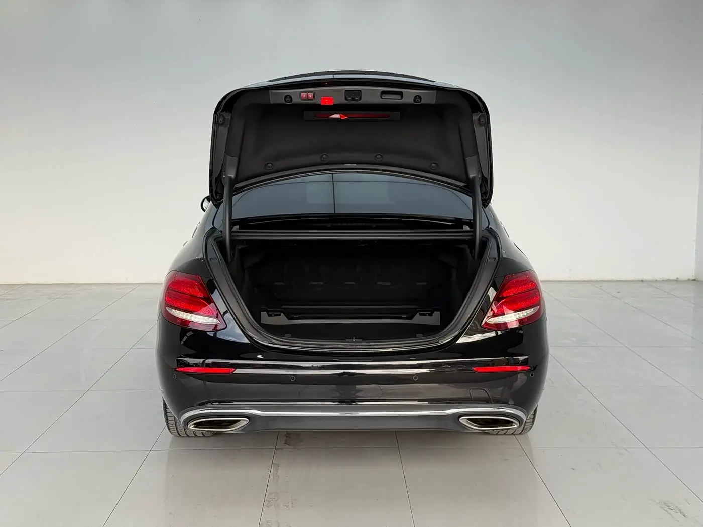 Mercedes-Benz E-Class 2020 — ფოტო 17/20